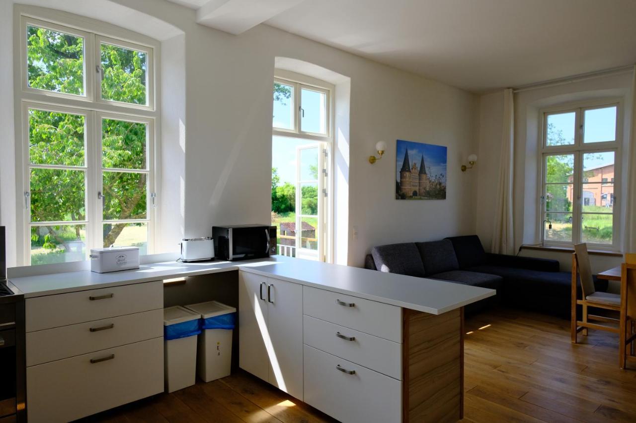 Gutshaus Fewo Luebeck Dassow ภายนอก รูปภาพ